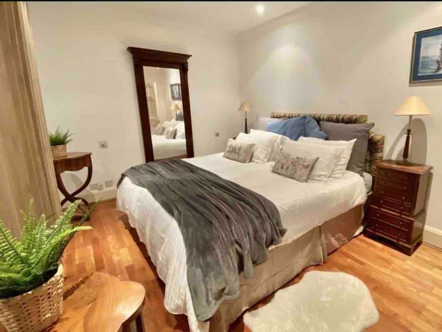 Spacious Flat In The Most Desirable Area Of Londres Extérieur photo
