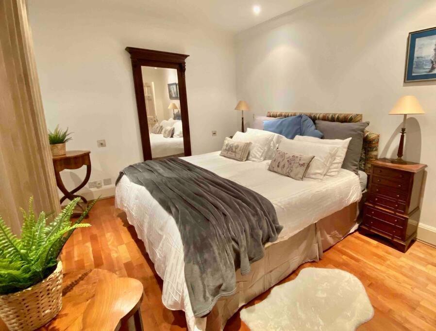 Spacious Flat In The Most Desirable Area Of Londres Extérieur photo